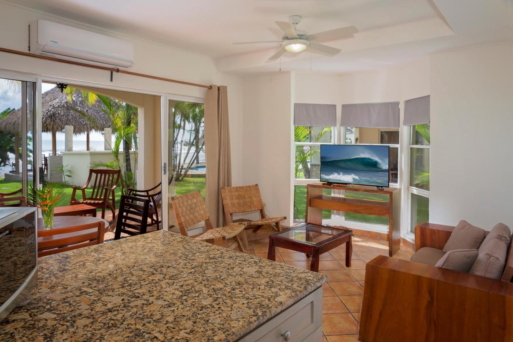 Villas Iguana A-13 Beachfront Condo Εξωτερικό φωτογραφία